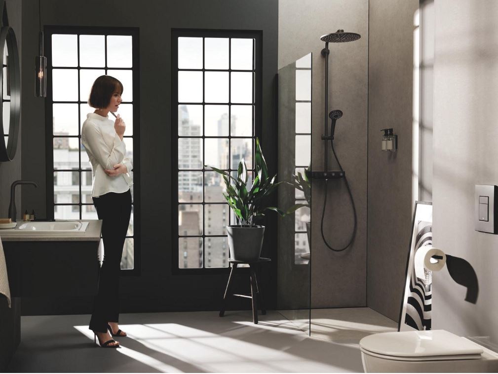 Łazienka z czarną armaturą — trendy i stylowe inspiracje